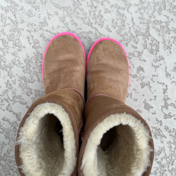 Rare UGG Neon II Classic Short Boot Chestnut Suede with neon pink trim Size 9M - Picture 6 of 12